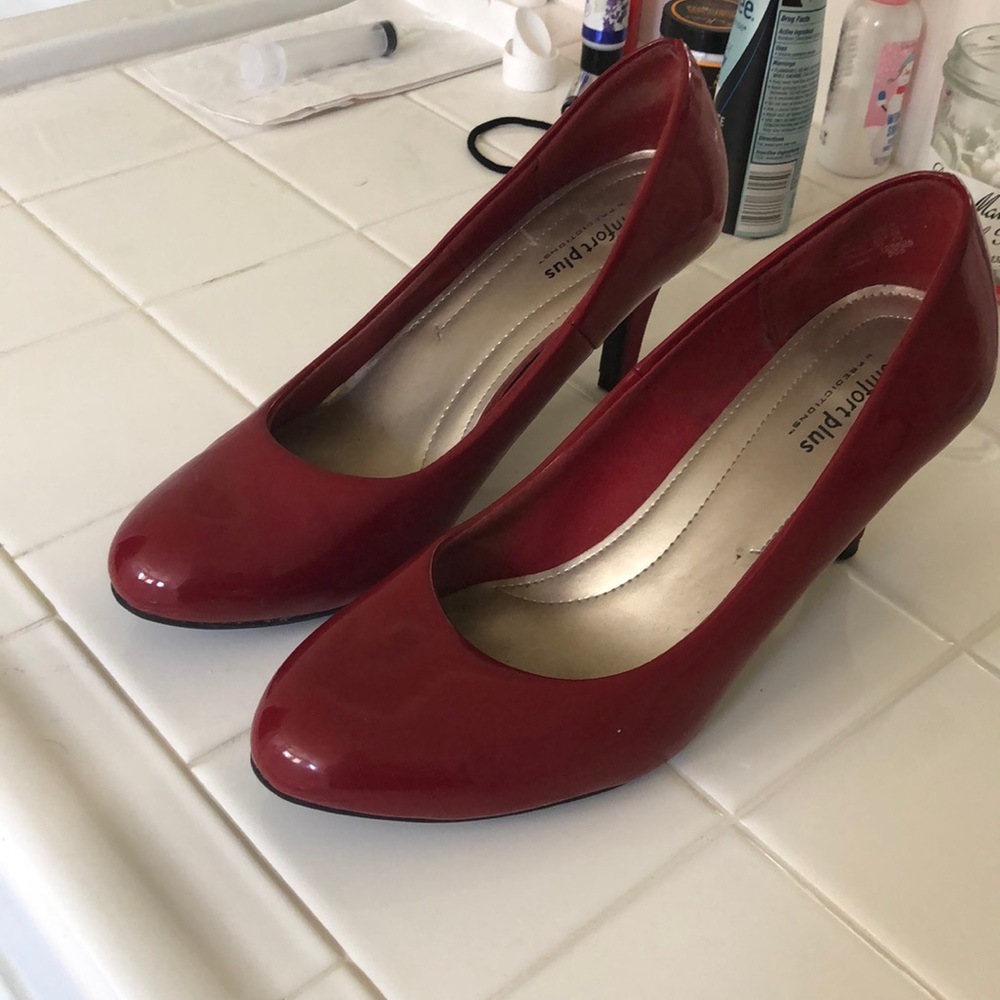 Red heels size 9